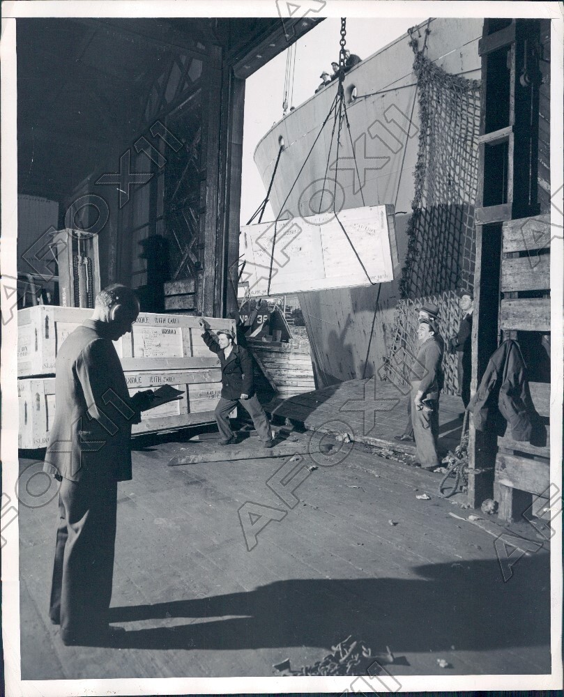 1946 Greenpoint Pier Brooklyn New York UNRRA X Ray Equipment Sent Press Photo
