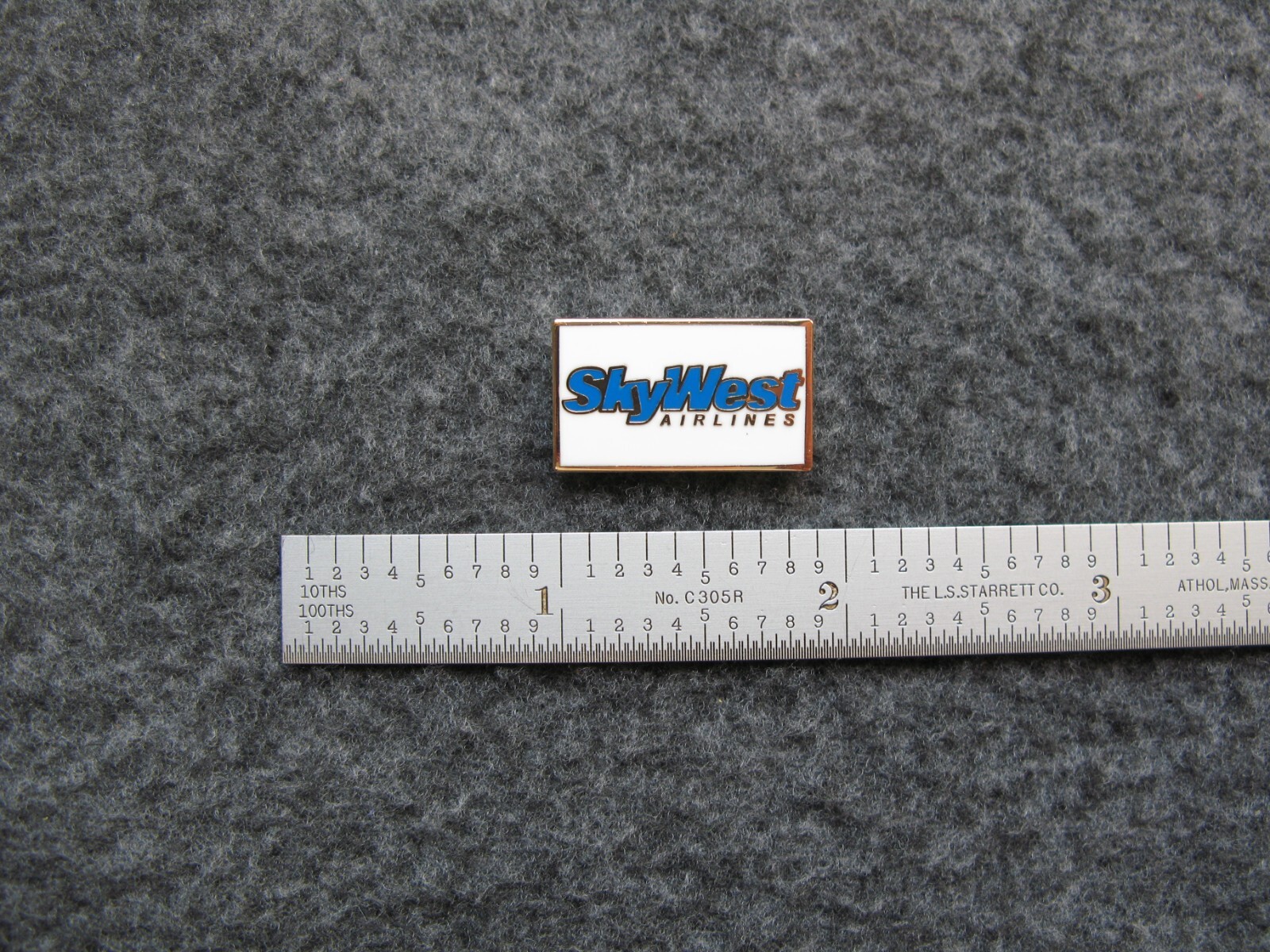 SKYWEST AIRLINES BLUE LOGO PIN. SKYWEST AIRLINES BLUE LOGO PIN.