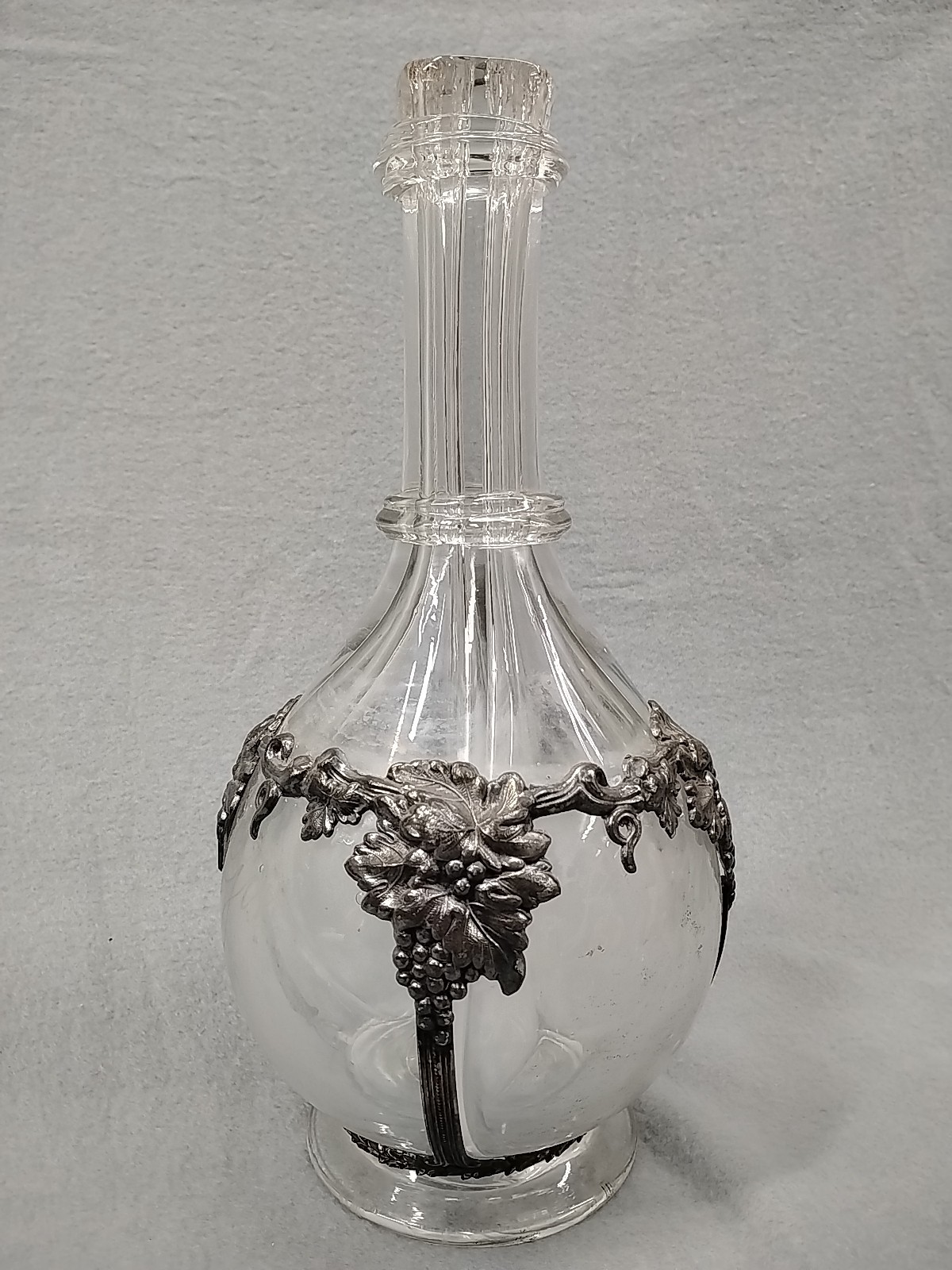 Antique 4 Compartment Spirit Decanter Whiskey Brandy Gin Rhum Grapevine Frame