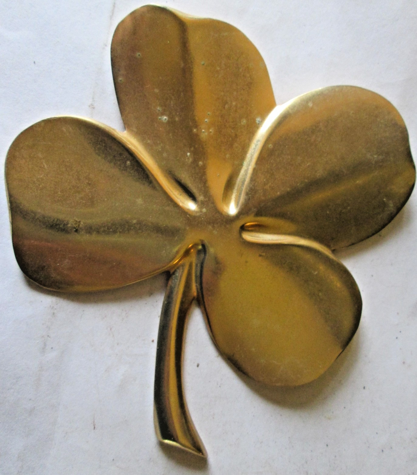 VINTAGE IRISH 4 LEAF CLOVER PAPERWEIGHT, 24K GOLD PLATE, HALLMARKS USED VINTAGE IRISH 4 LEAF CLOVER PAPERWEIGHT, 24K GOLD PLATE, HALLMARKS USED