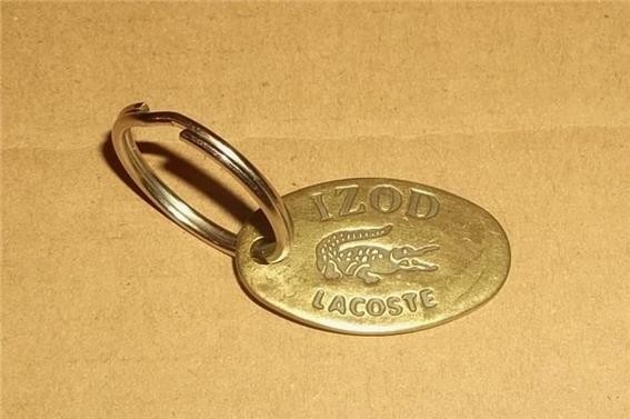 RARE VINTAGE IZOD LACOSTE CROCODILE LOGO SYMBOL SOLID BRASS KEYCHAIN FOB KEYRING