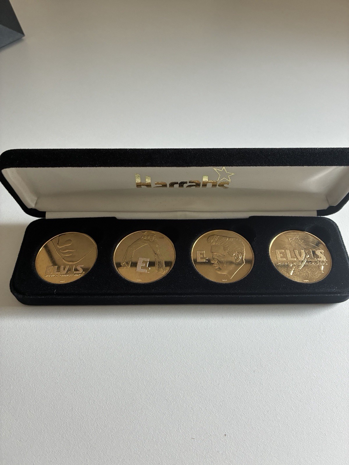 vintage Harrah's Casino Elvis Presley 4-Coin Commemorative Set in original box
