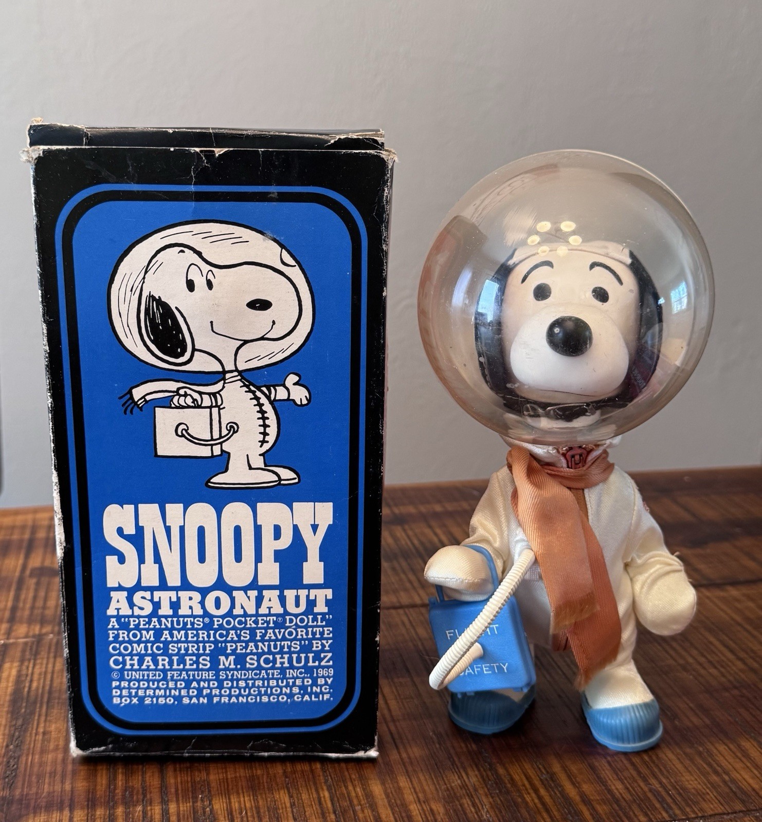 Vintage 1969 Peanuts Snoopy Astronaut Figure With Box Original Apollo 11