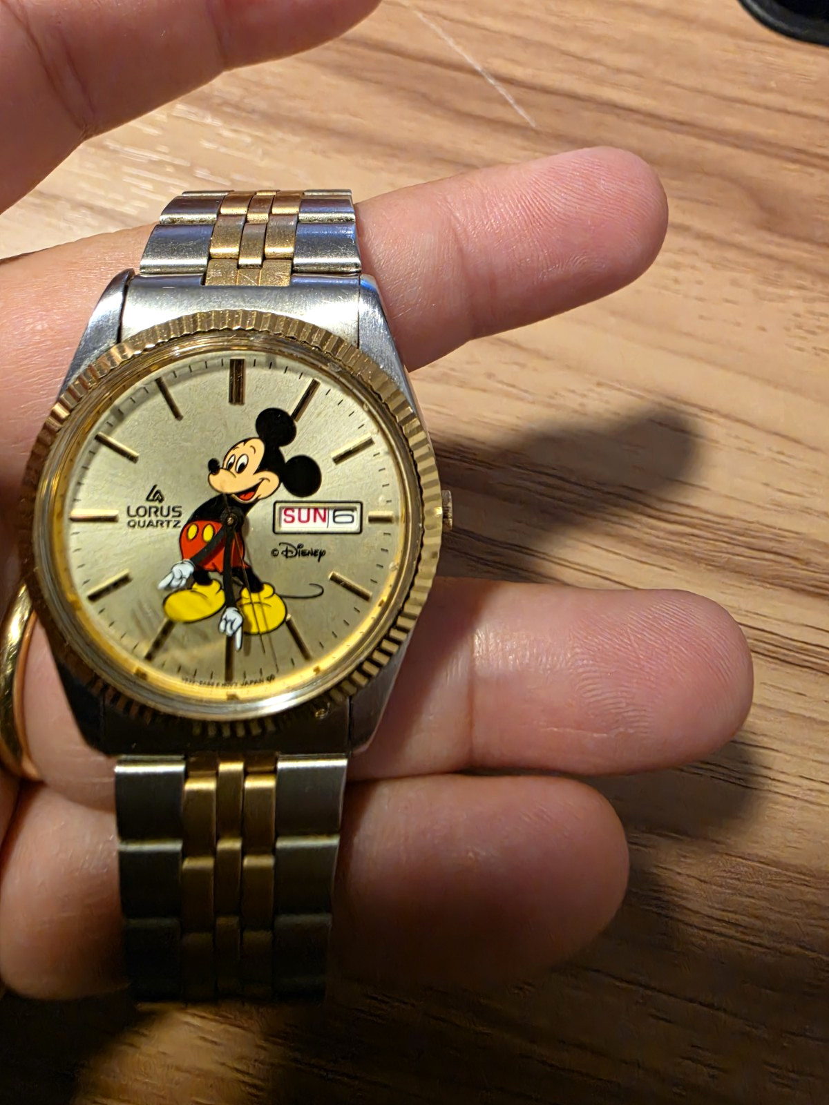 Vintage Disney Seiko Lorus Mickey Mouse Quartz New Battery Day/Date watch