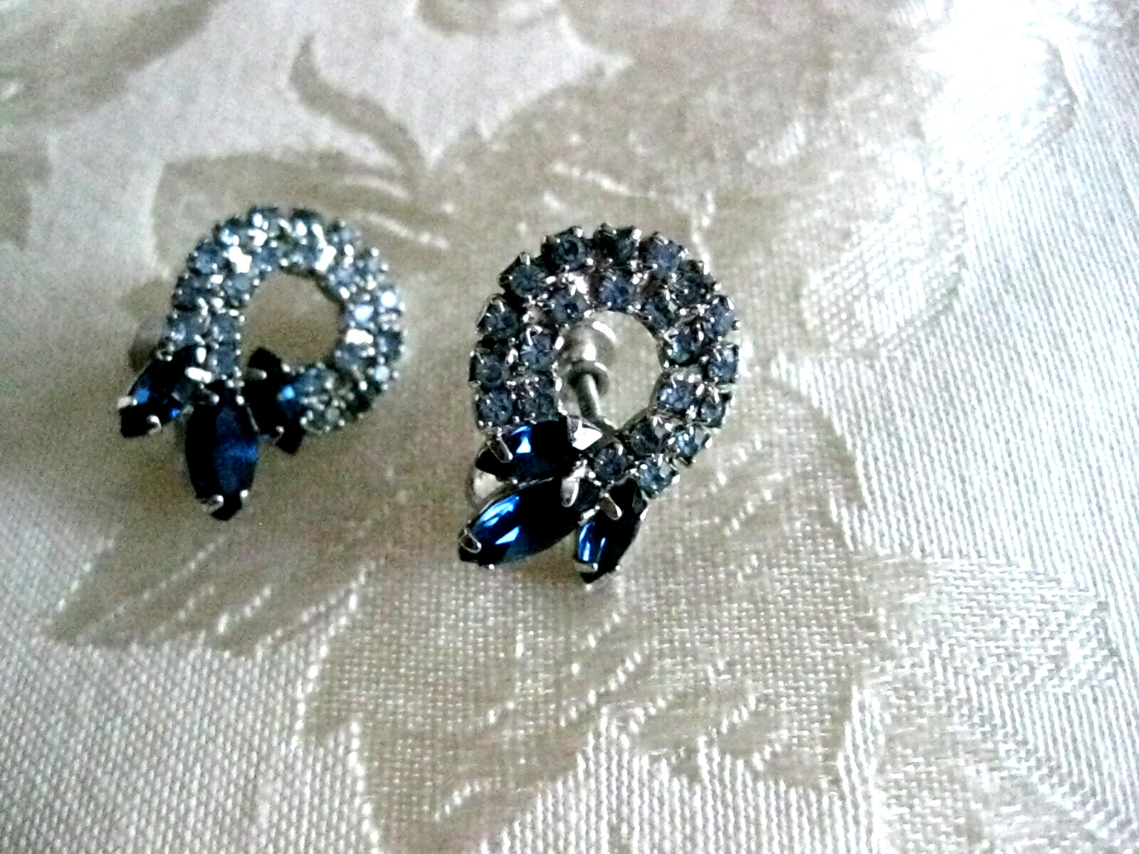 Vtg Weiss Aurora Borealis Rhinestones Blue Clip Earrings Wreath Xmas Silver
