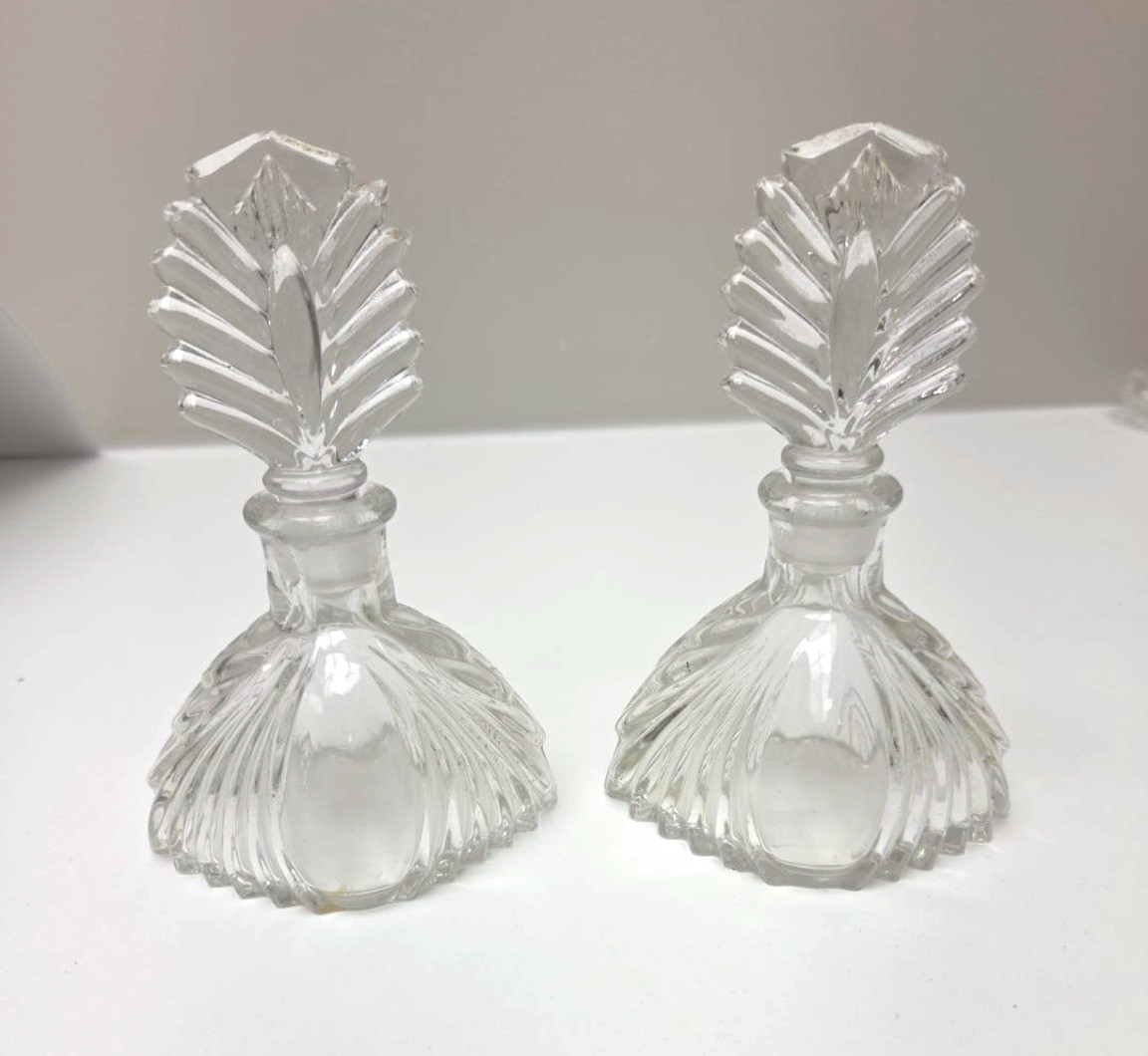 Vintage Clear Glass Perfume Bottle Art Deco Fan Leaf Stopper Vanity Decor