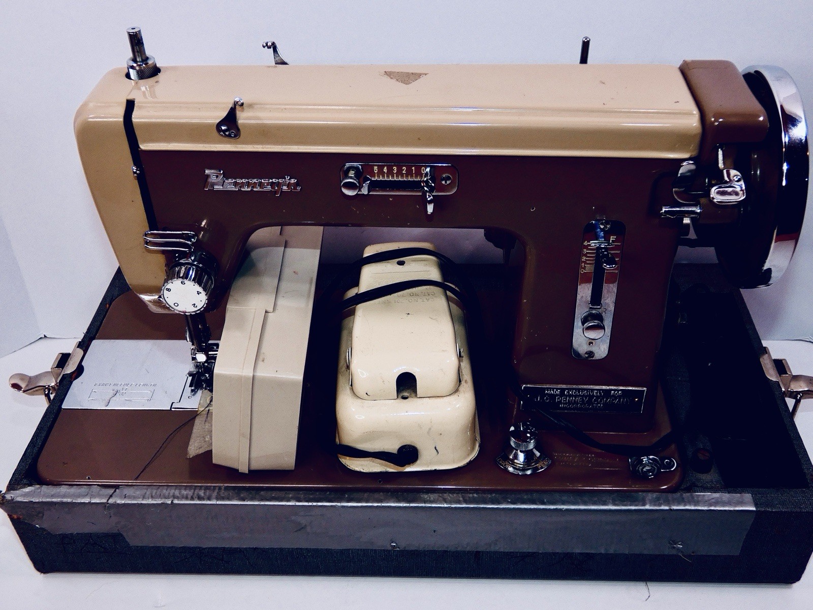Vintage J.C. Penney Model 605 Sewing Machine 1950s-60s Case Pedal Accessories
