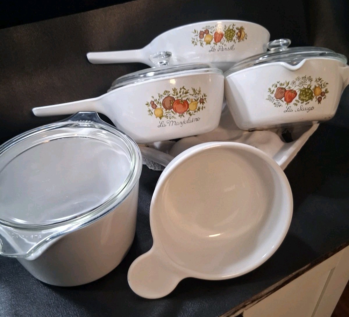 8 pc 1970s CorningWare Spice of Life 5 Saucepans ,3 Glass Lids c pic 1 scratched