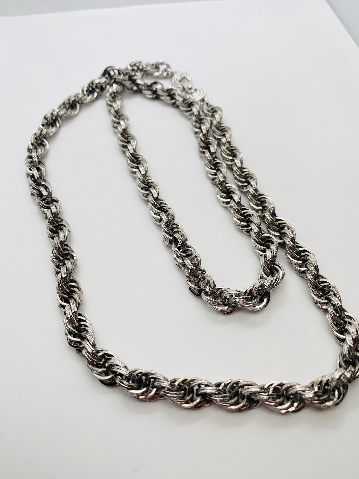 EARLY VINTAGE MONET 26” HEAVY TWIST NECKLACE ROPE HALLMARKED WOMENS JEWELRY