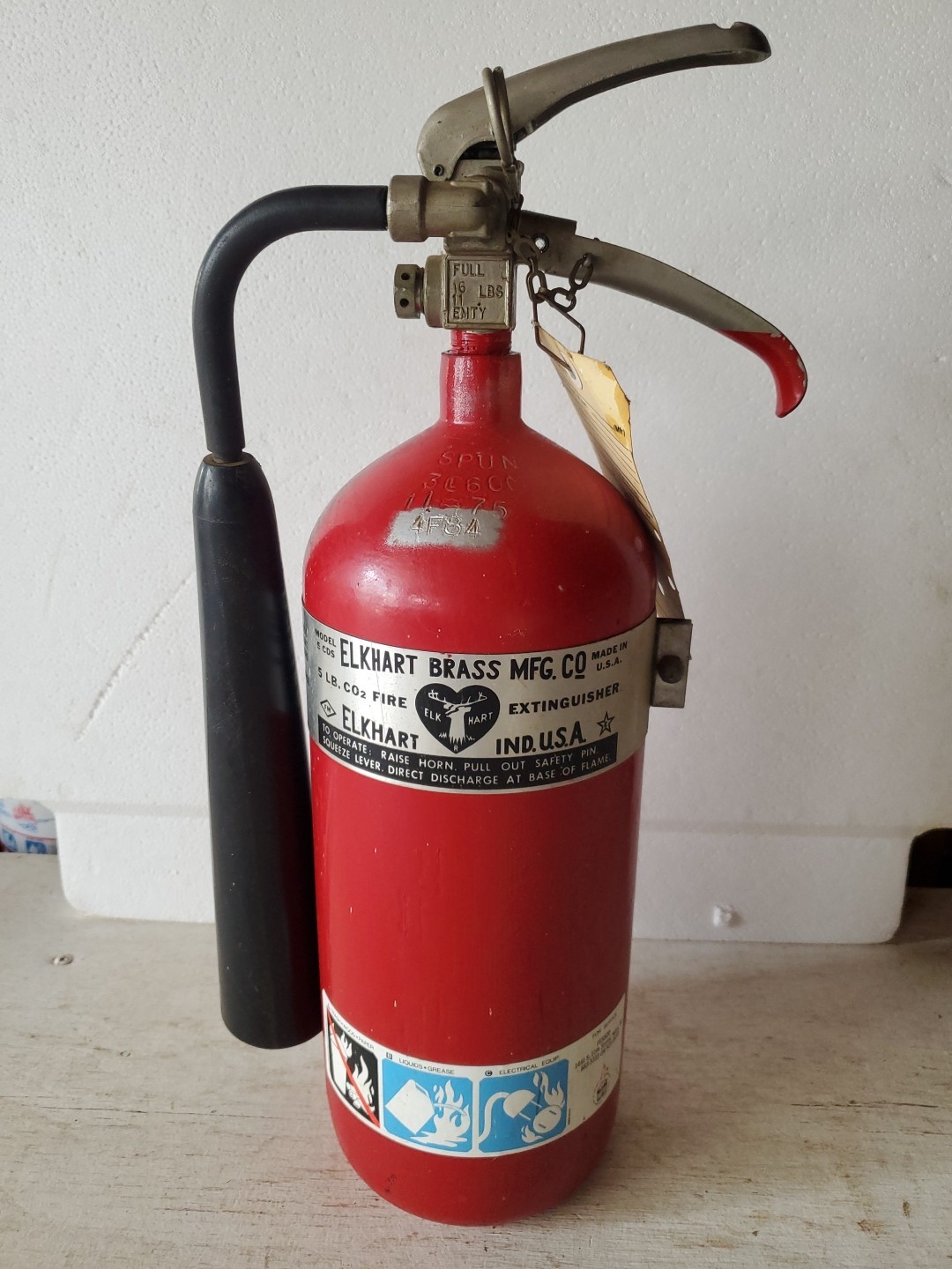 Vintage Elkhart Brass Manufacturing Company 5 pound C02 Fire Extinguisher