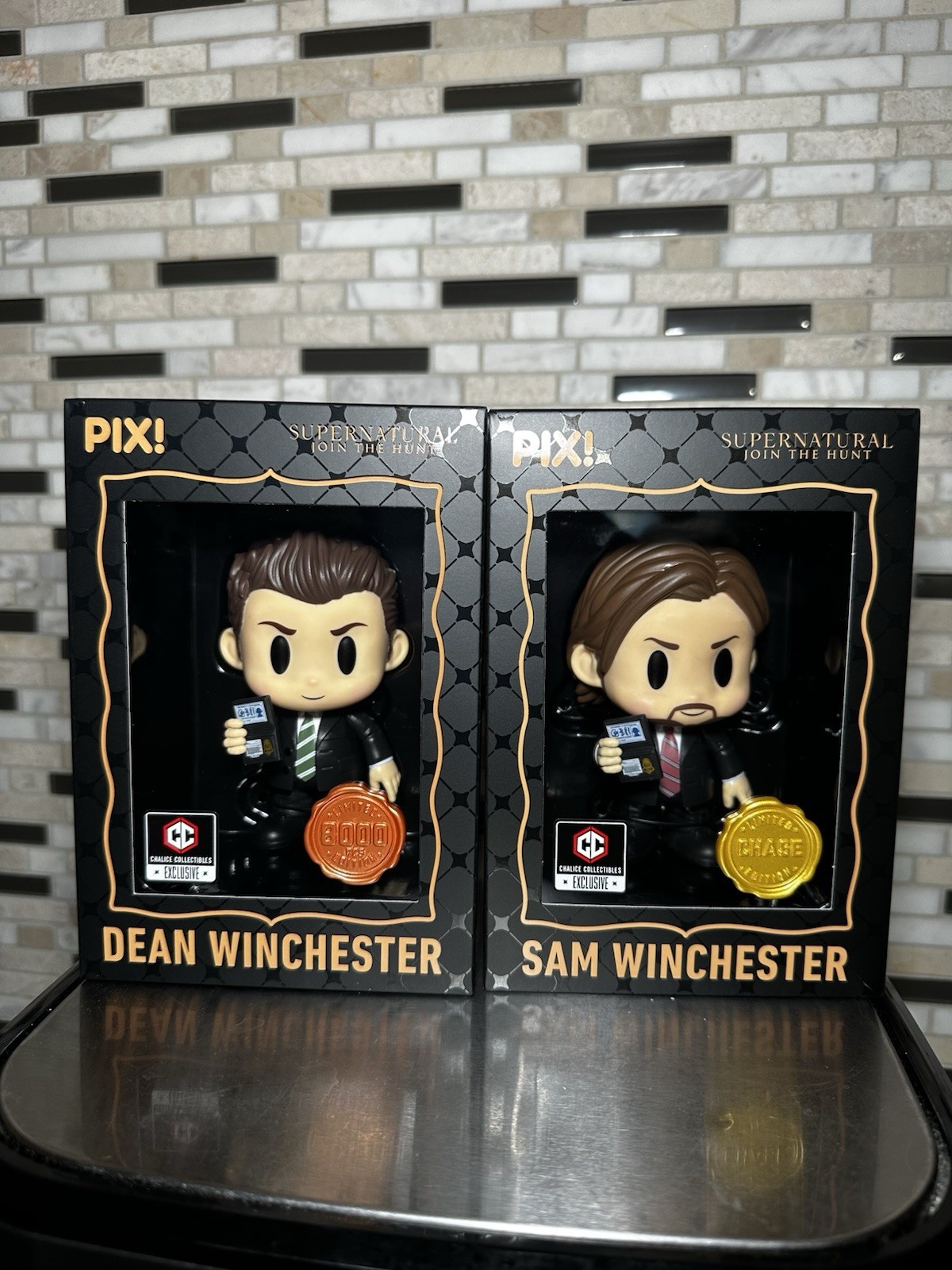 Thrilljoy Pix Supernatural Dean Winchester & Sam Winchester CHASE W/Protector Thrilljoy Pix Supernatural Dean Winchester & Sam Winchester CHASE W/Protector