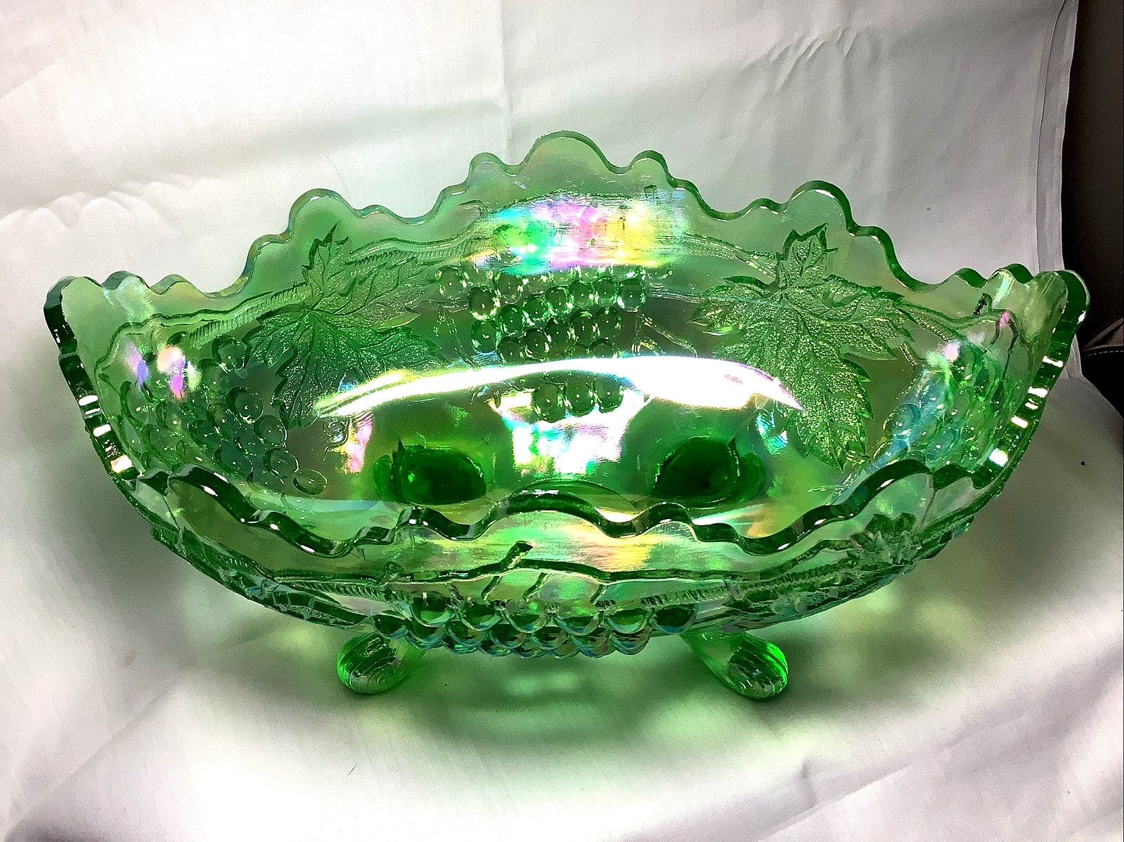 Large L.G. Wright Grape & Cable ICE GREEN Iridescent Carnival Glass Bowl     372