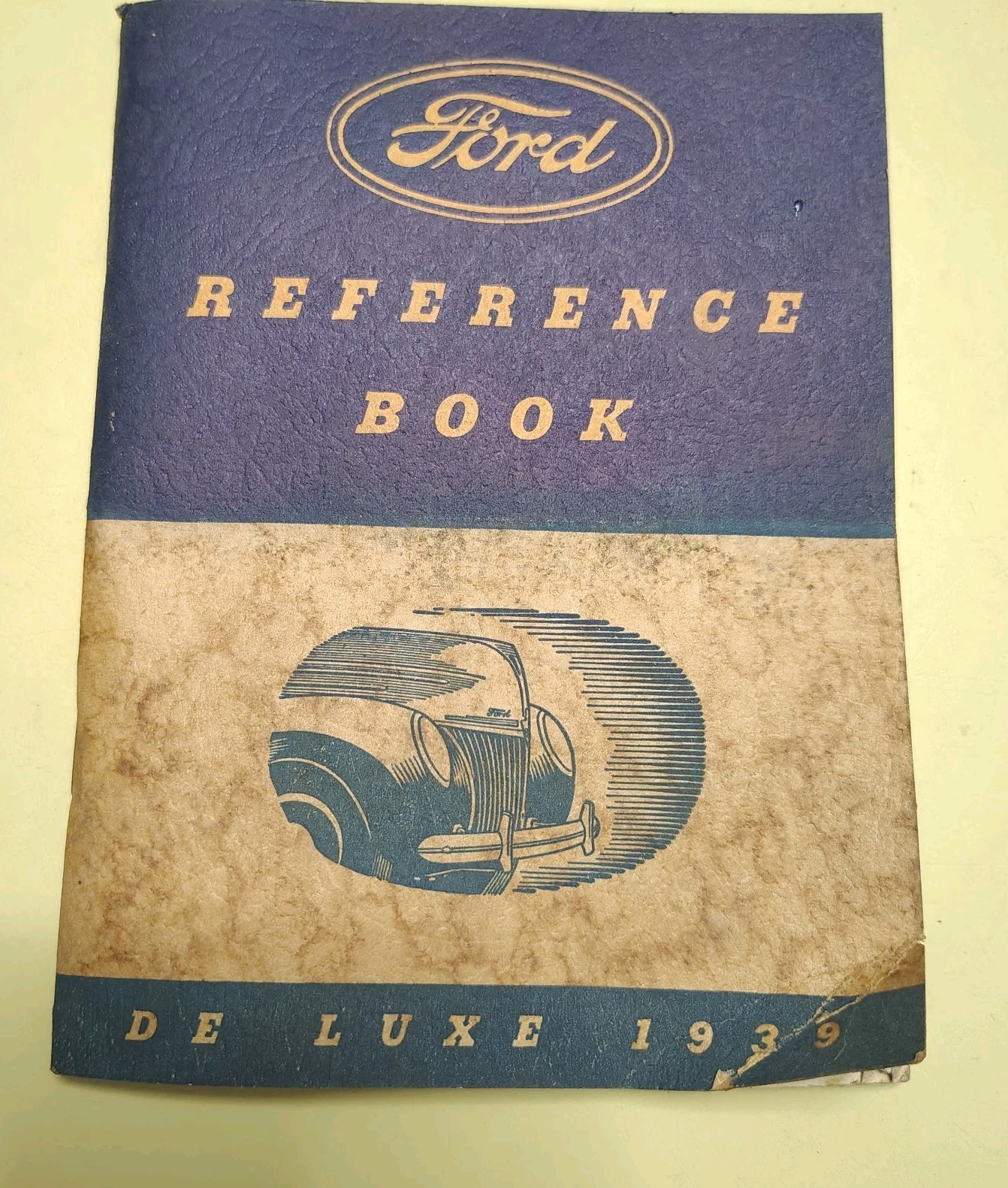 1939 FORD V-8 DE LUXE automobile reference book FORD MOTOR COMPANY Detroit