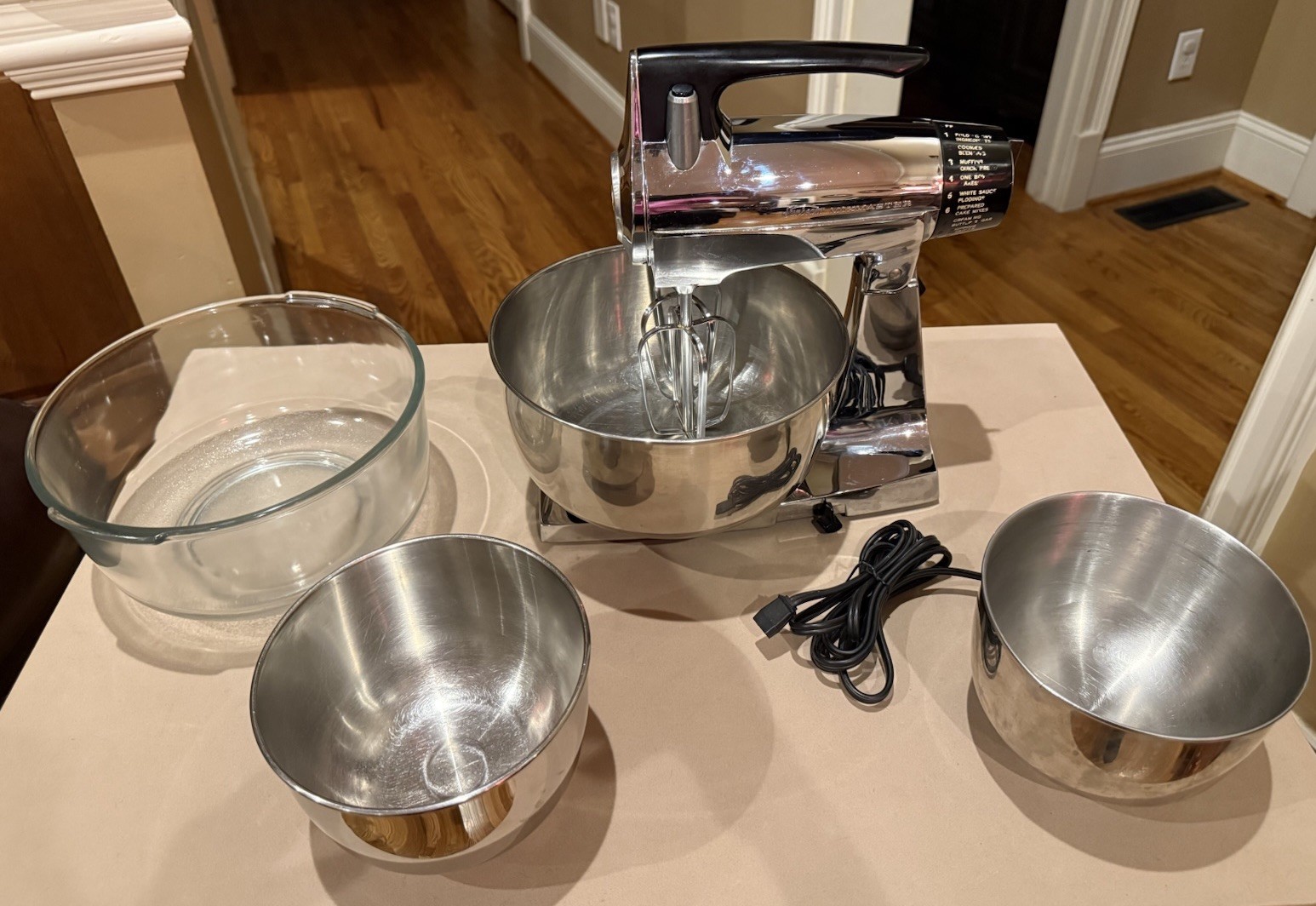 1970s Vtg Chrome Sunbeam MIXMASTER (MMB) 12 Speed Stand Mixer With Beaters Retro