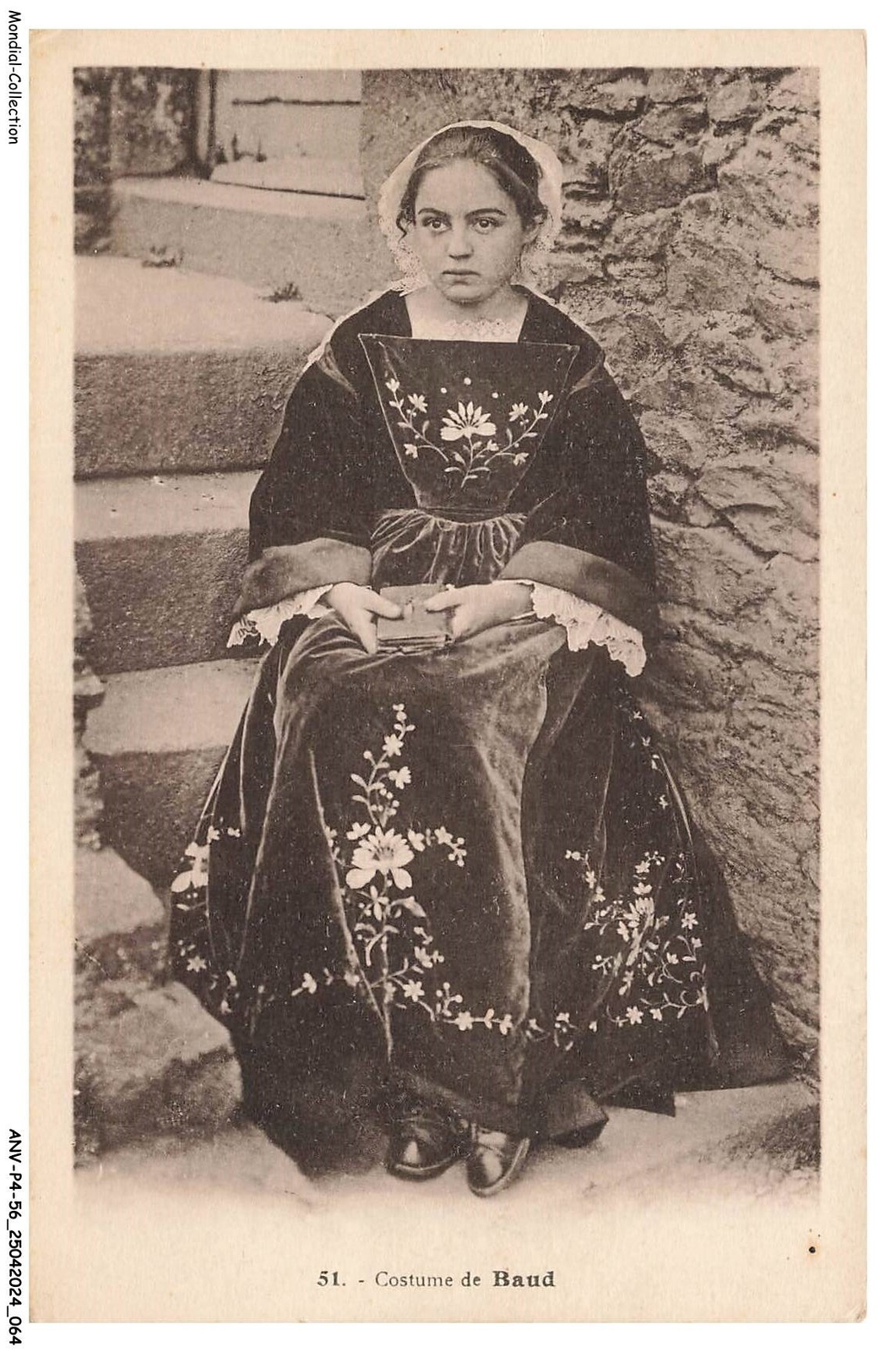 ANVP4-0232-56 - costume of - BAUD - a woman