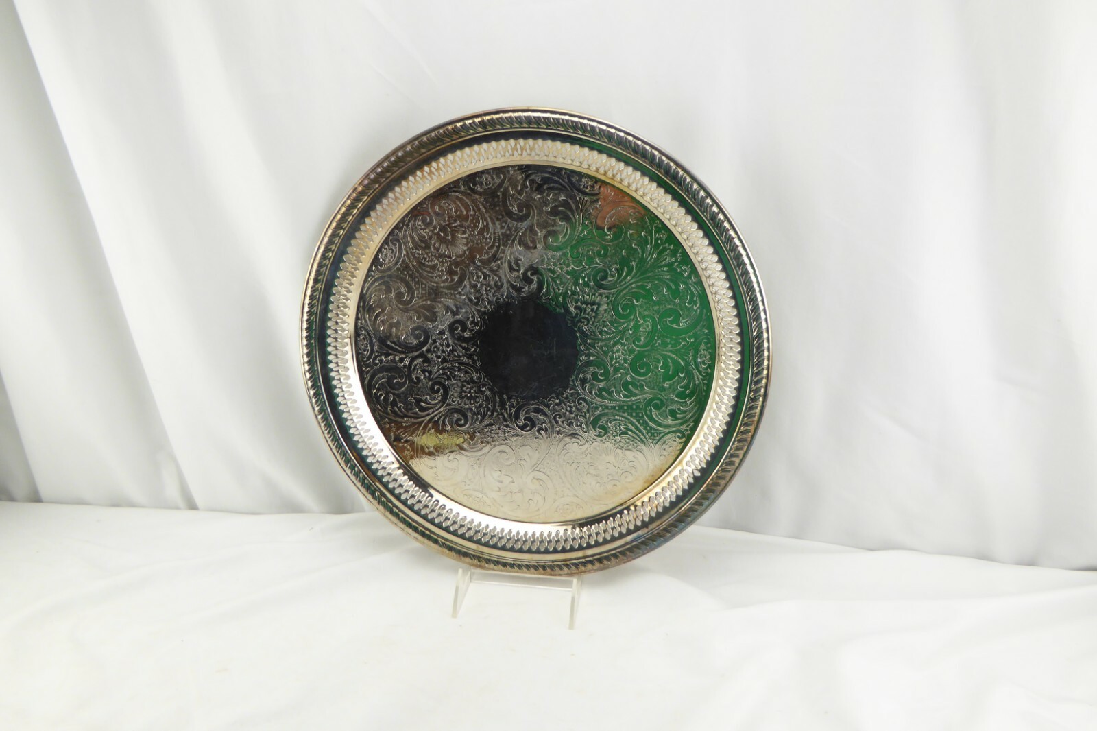 FB Rogers Silver Company Round Silverplate Tray in Tarnish Proof Bag Reticulated