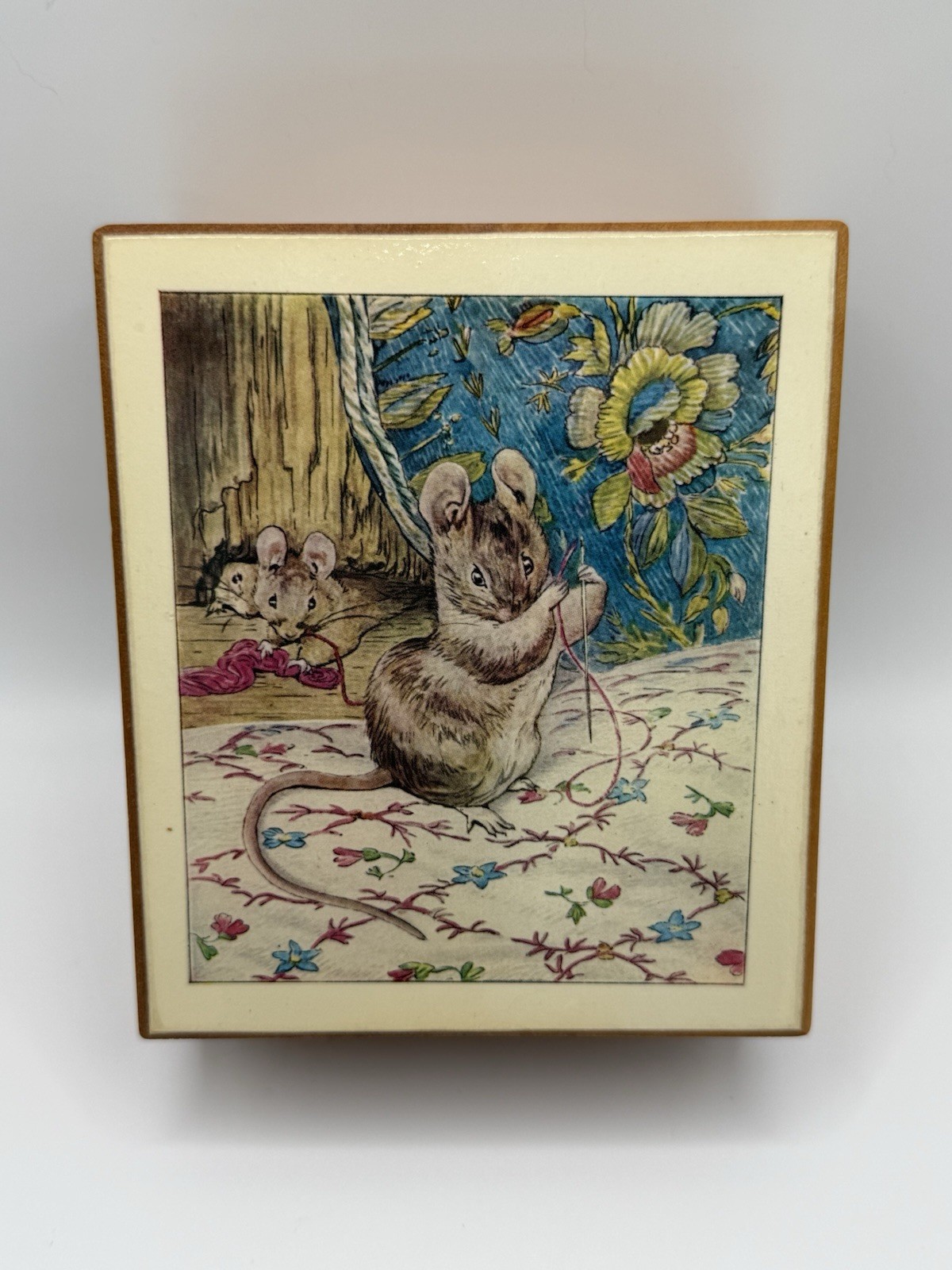 RARE 1978 Schmid Beatrix Potter Wood Music Box Tailor of Gloucester Rich Man NM