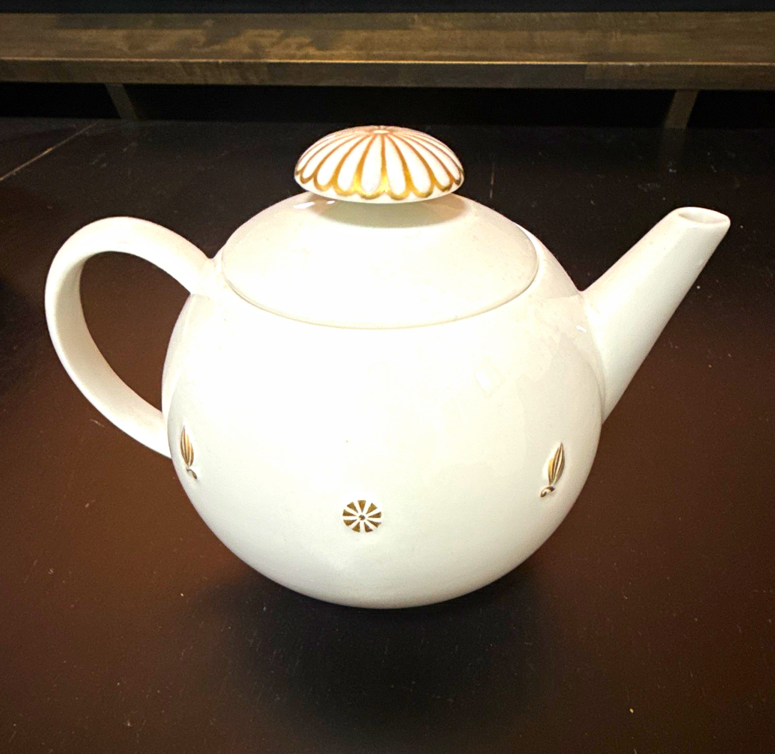 RARE out-of-stock Lamberton Rena vintage White/Gold Ceramic 2-Cup Teapot w/ Lid
