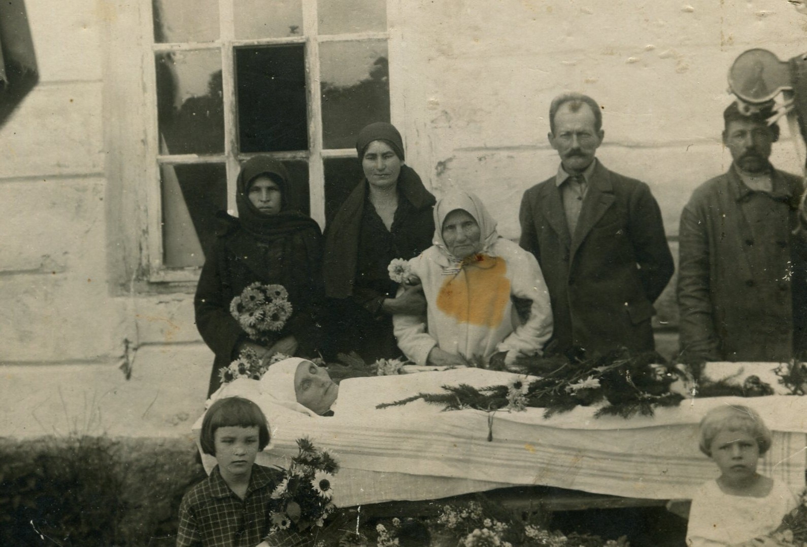 Antique Young Woman post mortem funeral mourning family vintage photo