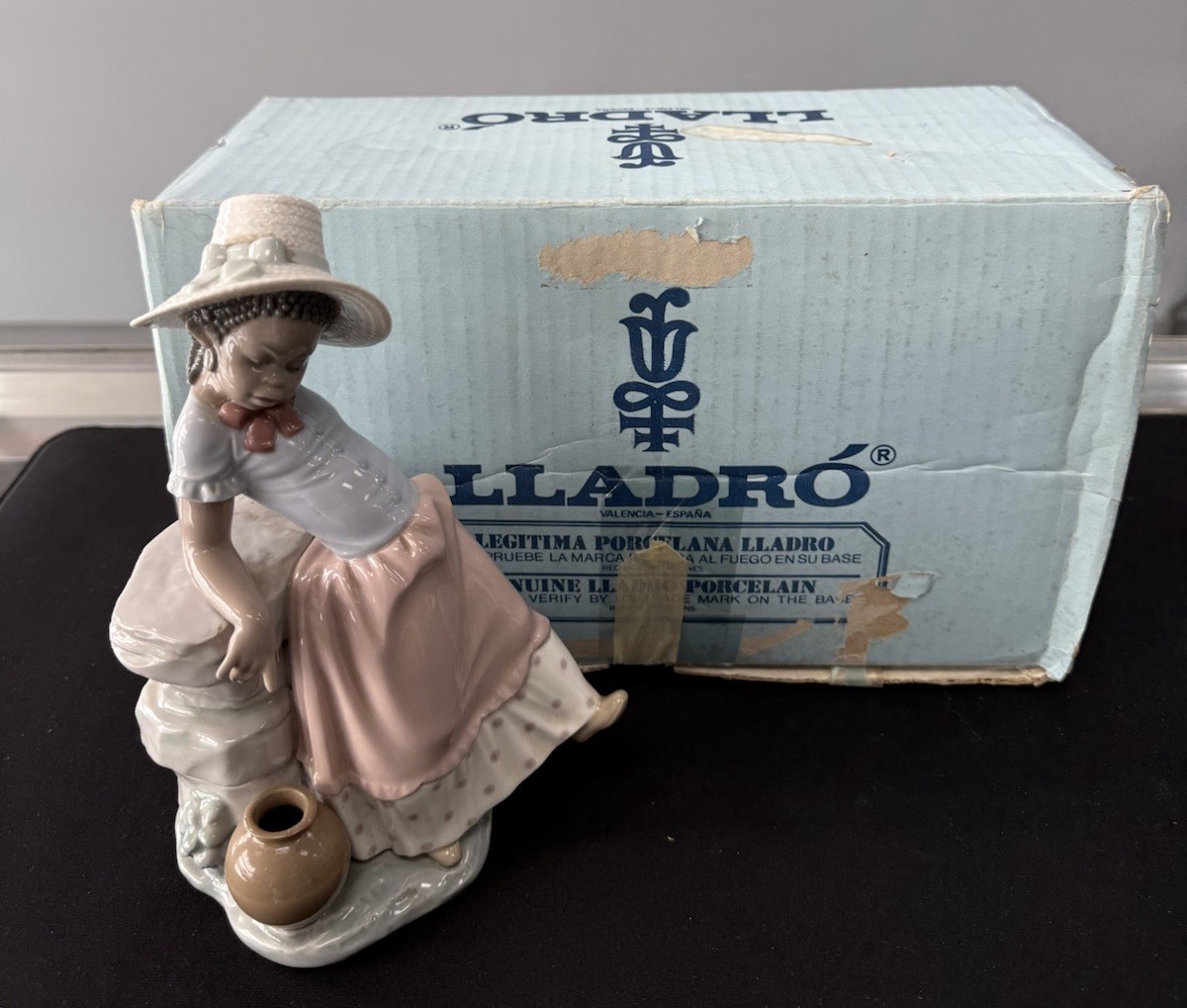 Lladro Spanish Porcelain 5158 A Step In Time Black Legacy collection figurine