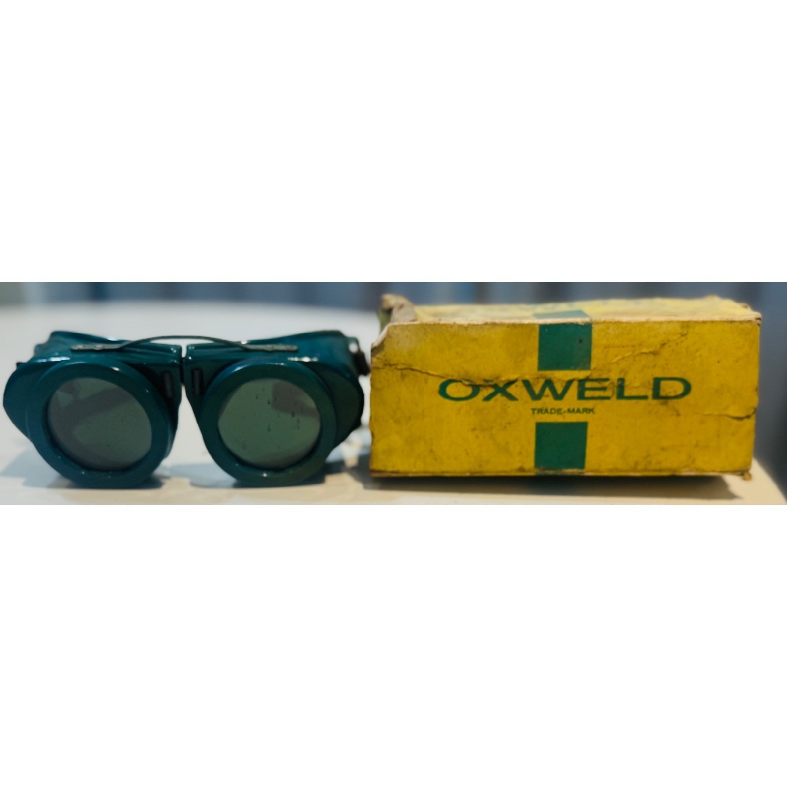 Vintage Oxweld Green Plastic Welding Goggles Glasses Original Box Steampunk Prop