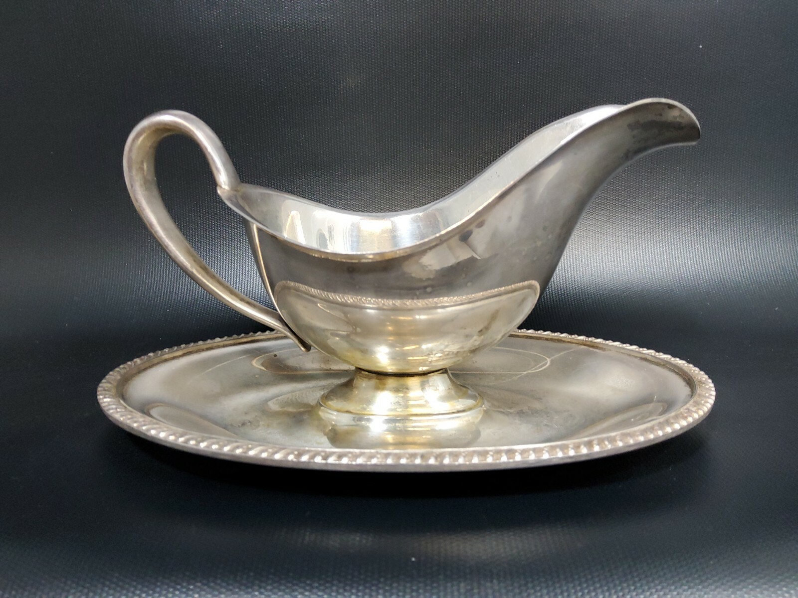 AVON Wm Rogers 3613 Vintage Silverplate Sauce Gravy Boat w/ Attached Underplate 