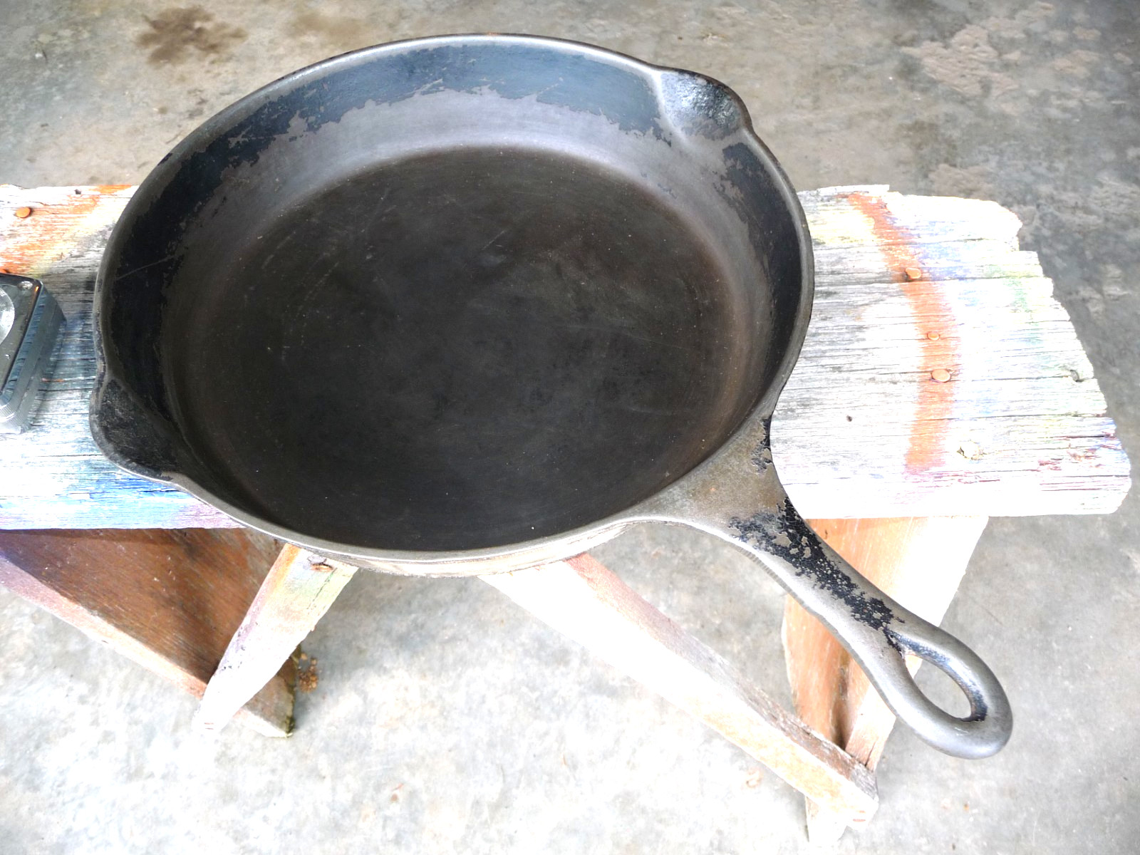 VINTAGE FAVORITE PURITAN CAST IRON #10 SKILLET VINTAGE FAVORITE PURITAN CAST IRON #10 SKILLET
