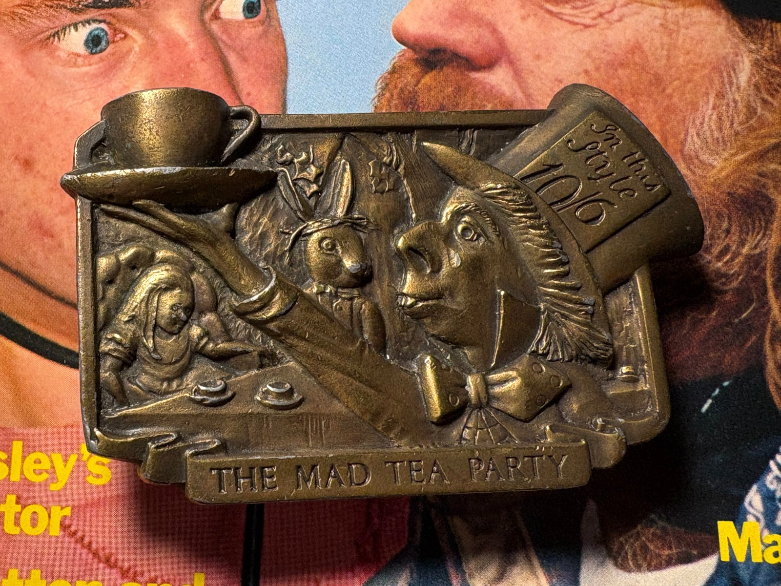 CAPT HAWKS MAD HATTER VINTAGE 1970's BELT BUCKLE w/HIDDEN TOBACCO PIPE -NICE