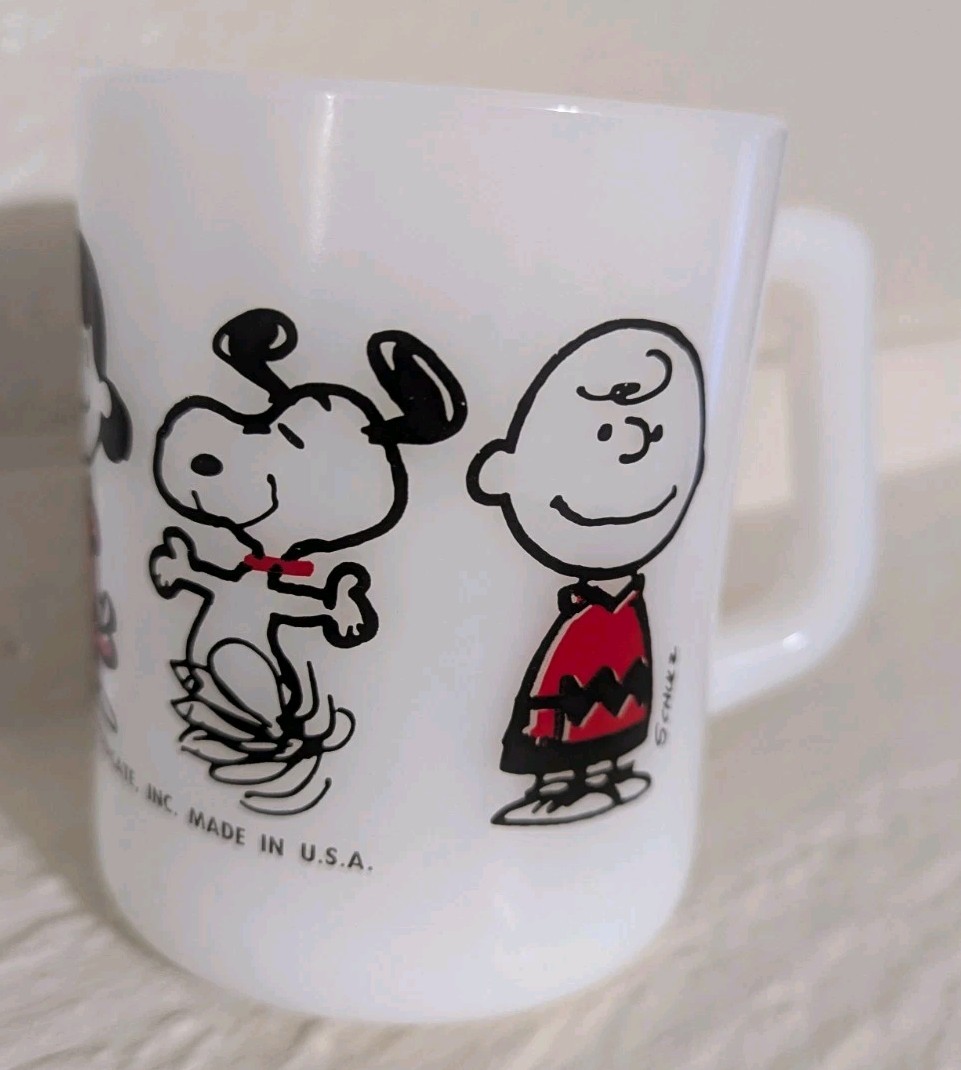1965 Federal Milk Glass Peanuts Snoopy Charlie Brown Lucy Coffee Mug VTG 1965 Federal Milk Glass Peanuts Snoopy Charlie Brown Lucy Coffee Mug VTG