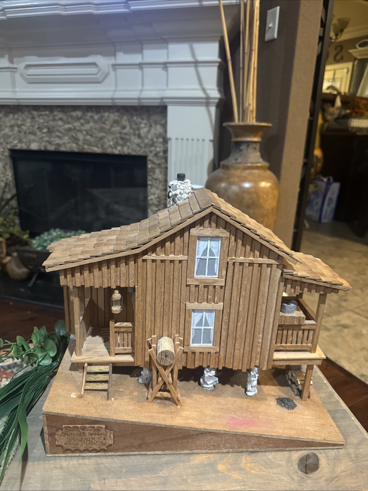 Rare VTG 1992 Handmade 15” x 13”  replica of the famous Butcher Holler log cabin