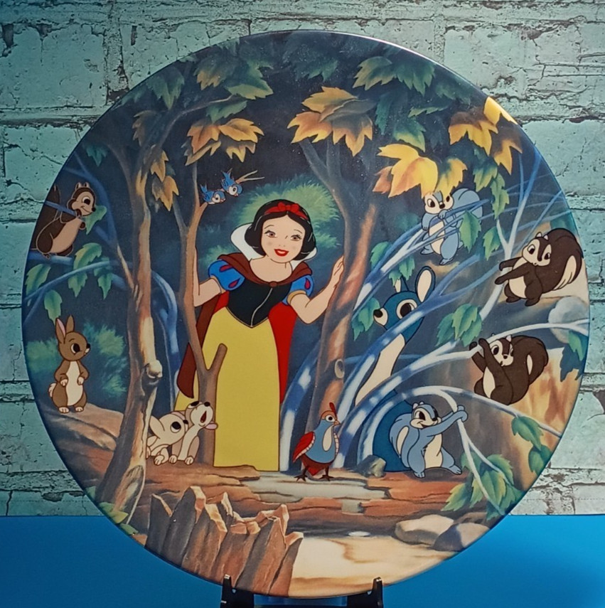 Walt Disney\'s Snow White Collector\'s Plate Series - 8.5 Inches Each Walt Disney\'s Snow White Collector\'s Plate Series - 8.5 Inches Each
