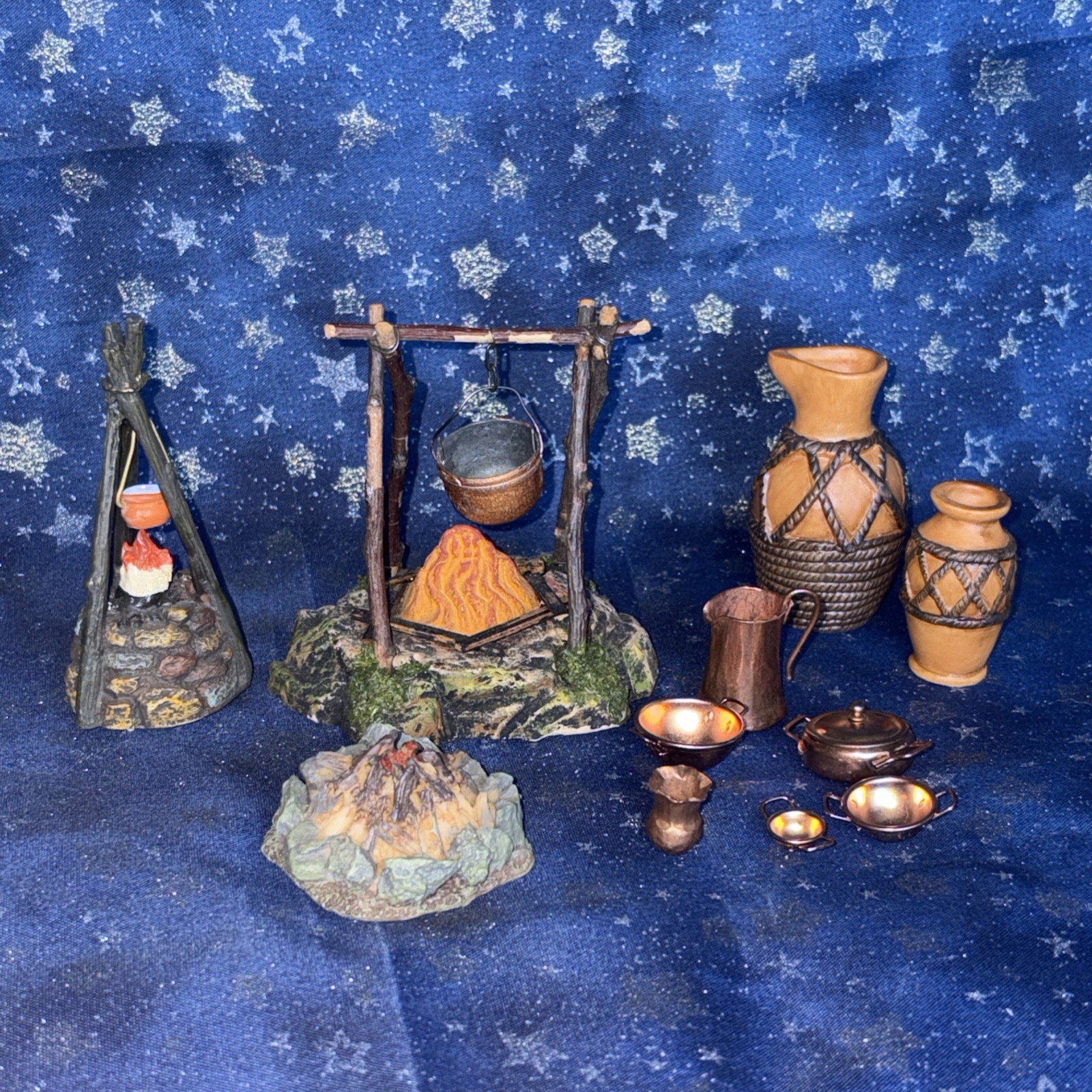 Rare Fontanini Nativity Accessories Camp Fires, Pots And Pans, Vases And Straw. Rare Fontanini Nativity Accessories Camp Fires, Pots And Pans, Vases And Straw.
