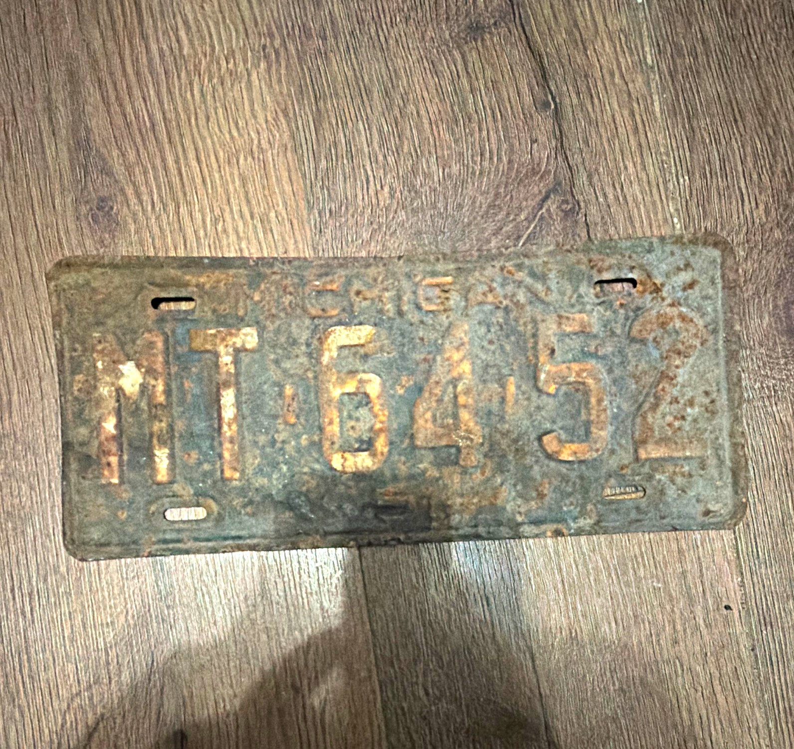 Vintage Michigan License Plate MT 6452 1951 yearRusted Collectible Vintage