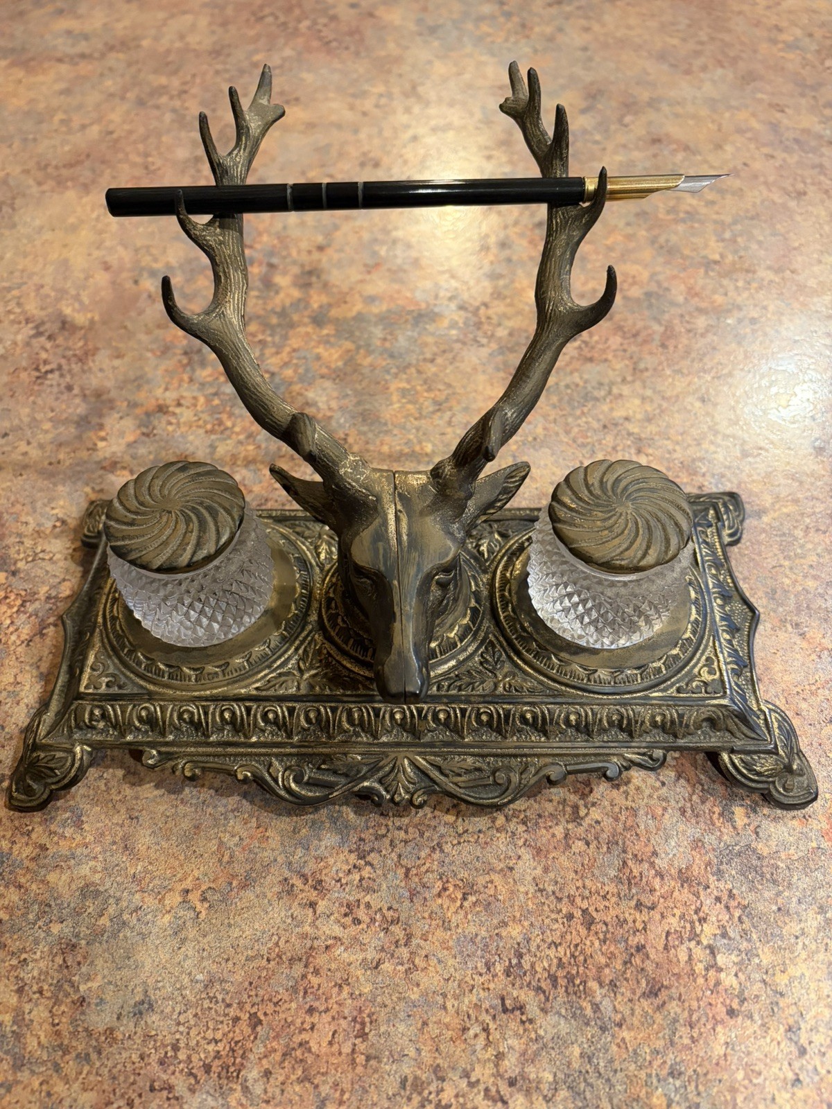 Antique Bradley & Hubbard Cast Iron Stag Head Double Inkwell Stand 6013 W/ Pen