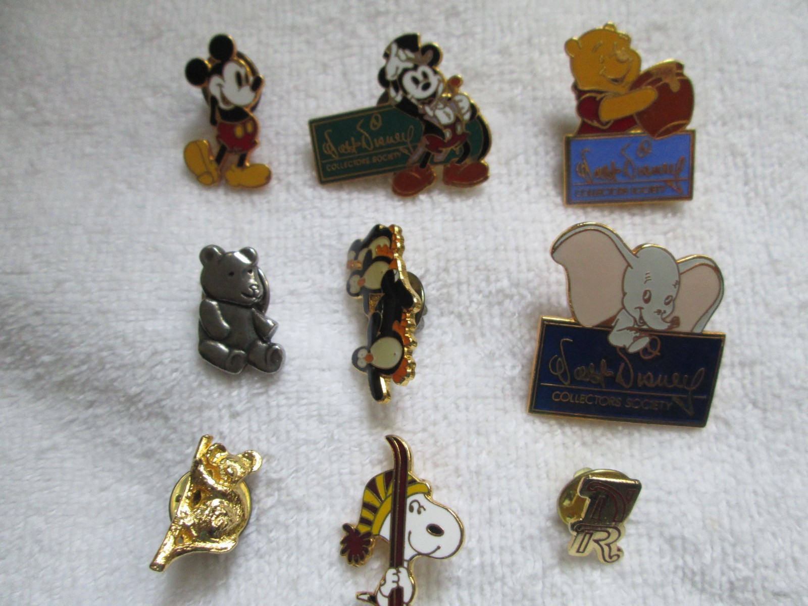 LOT of 9 - Highly COLLECTIBLE / Vintage metal - 8 Disney 1 Norman Rockwell pins