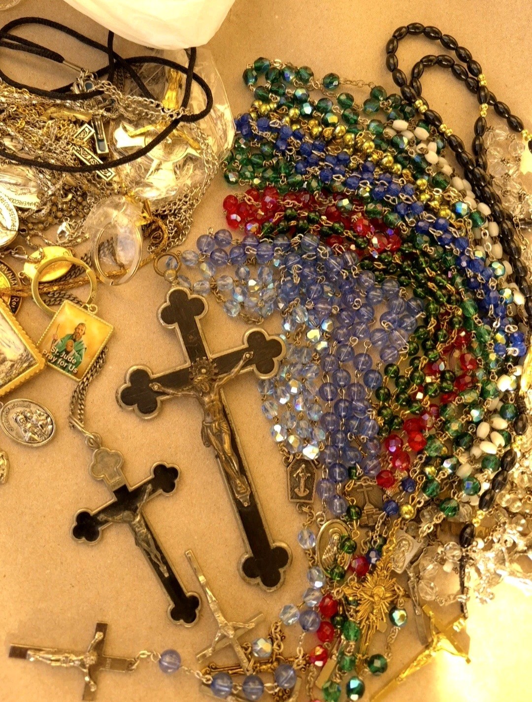 HUGE LOT of ANTIQUE & VINTAGE CATHOLIC RELIGIOUS HOLY MEDALS PENDANTS Rosary 