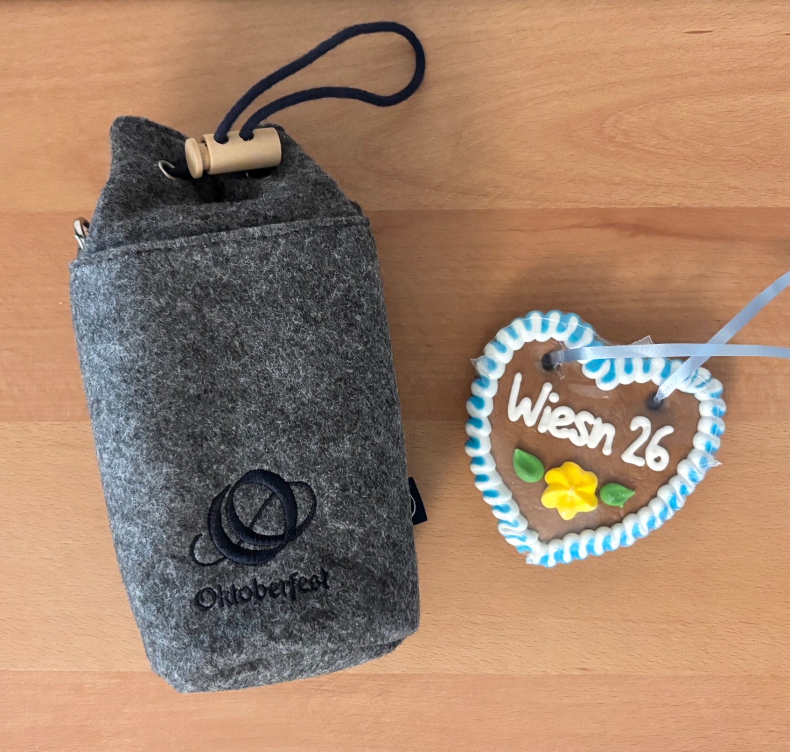 2026 LE Oktoberfest Lufthansa Business Class Amenity Kit Bag + Wiesnherz Cookie