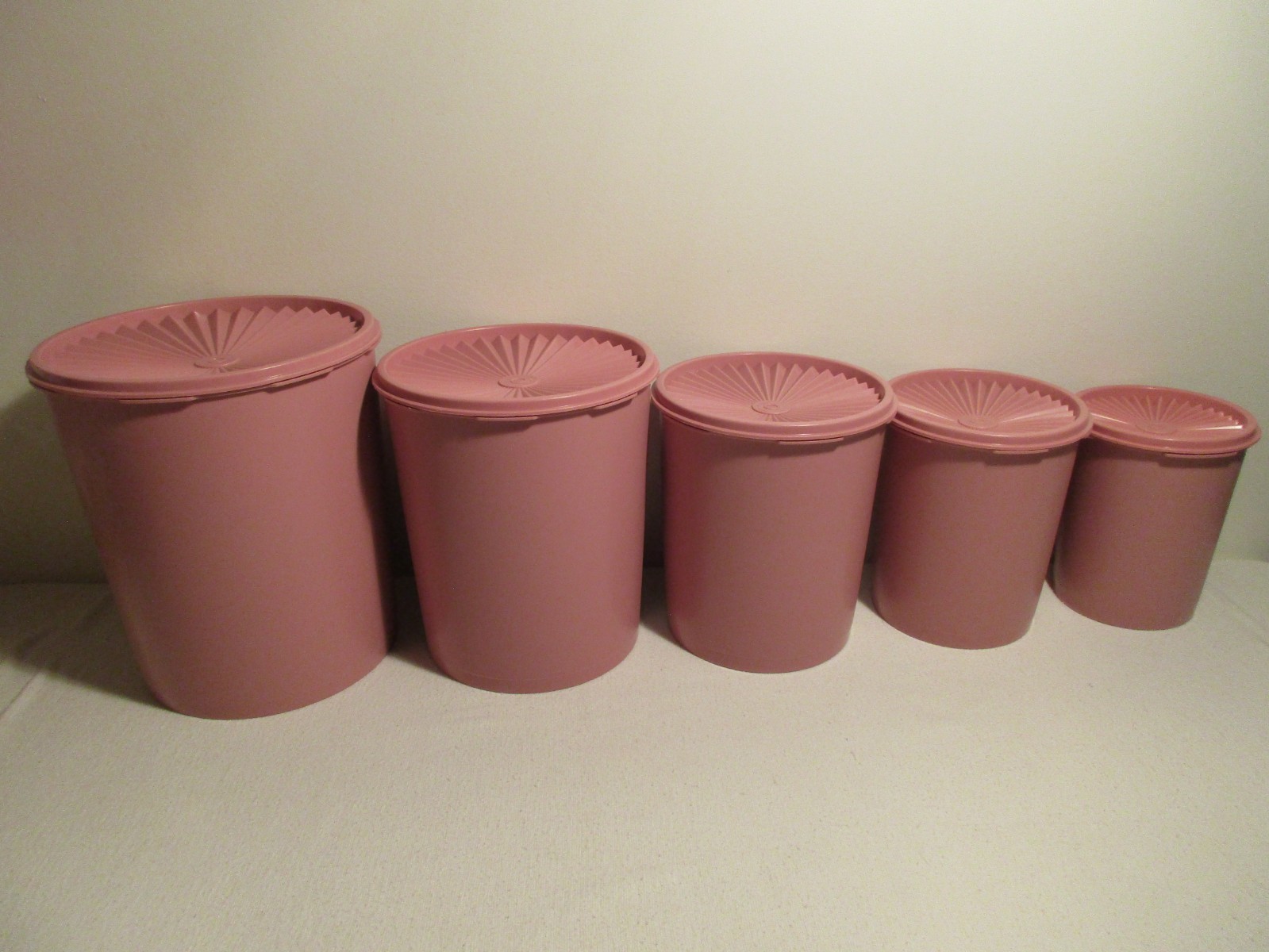 VTG Tupperware Dusty Rose Mauve 5 Pc Nesting Servalier Canister Set W/Lids EUC