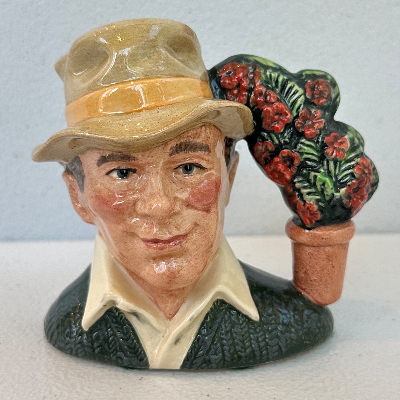 Royal Doulton The Gardener Small Toby Character Jug Mug D6868 Flower Pot 1990 4\ Royal Doulton The Gardener Small Toby Character Jug Mug D6868 Flower Pot 1990 4\