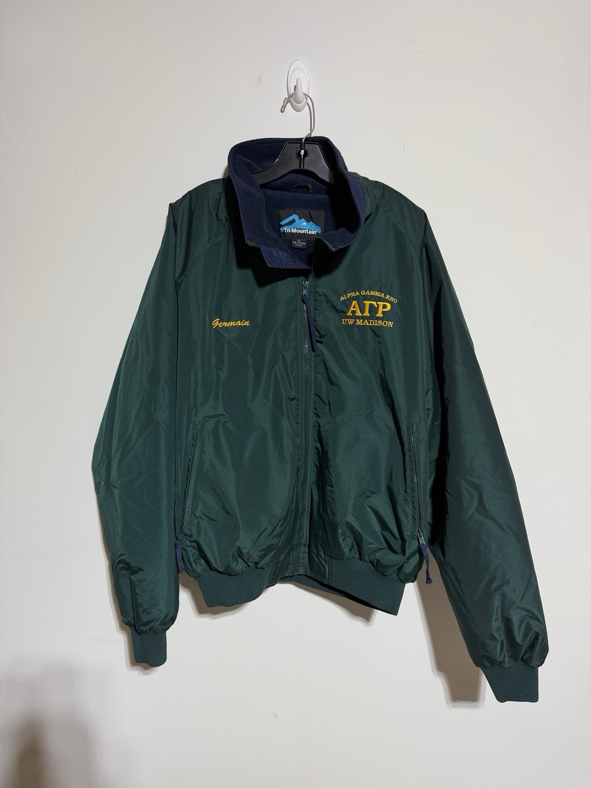 Vintage University Of Wisconsin Alpha Gramma Rho lightweight Insulated jacket