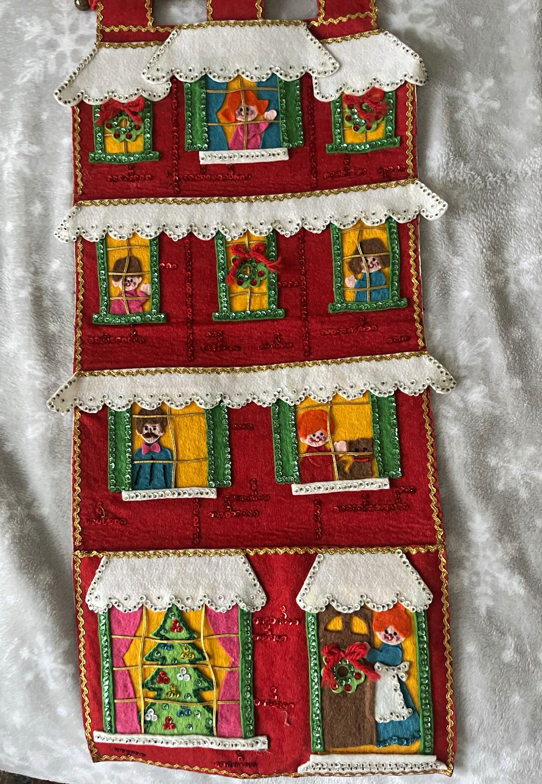 Vintage Bucilla “Jeweled” Felt&Sequin “Holiday House” Christmas Card Holder. 