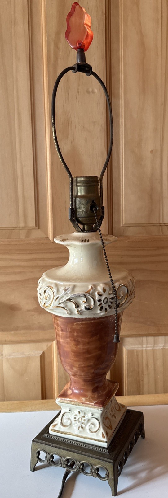 VTG 1940\'s - 50\'s Ceramic Urn-Shaped Table Lamp 15” w/Lucite Flame Finial L@@K