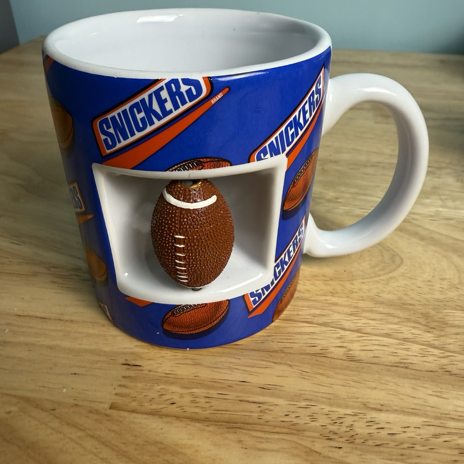 SNICKERS Candy Bar Coffee Cup Mug Rotating Football by GALERIE 2003 SNICKERS Candy Bar Coffee Cup Mug Rotating Football by GALERIE 2003