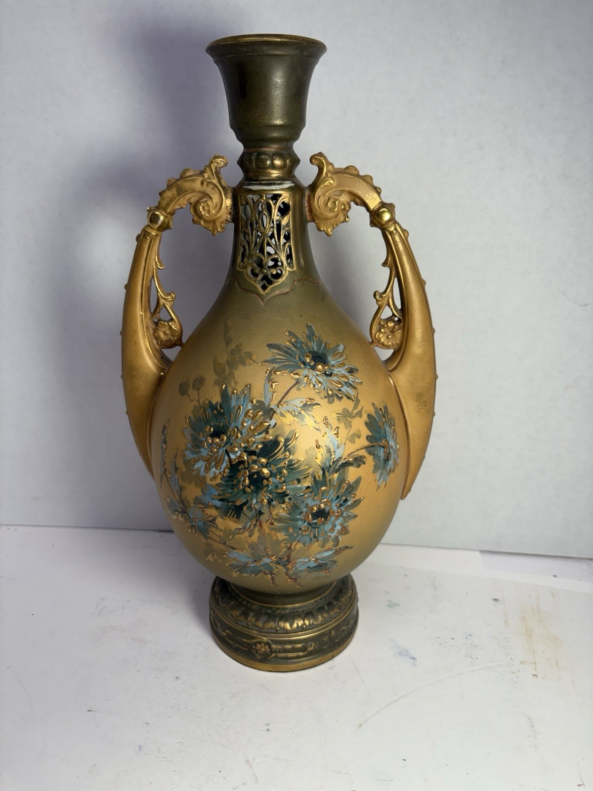 Antiq.Ernst Wahliss Turn Wien Austria Porcelain Amphora Vase art nouveau  13 .75