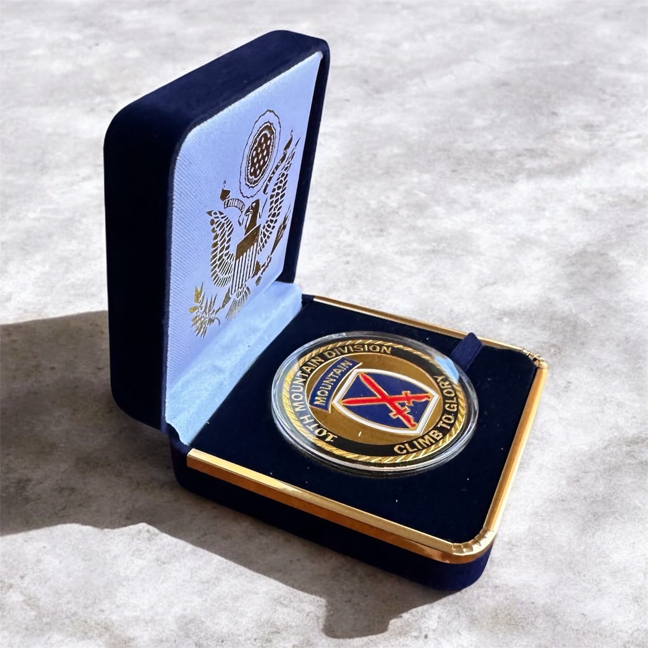 U.S. Army 10th Mountain Division Challenge Coin in Blue Velvet Case ·GREAT GIFT·