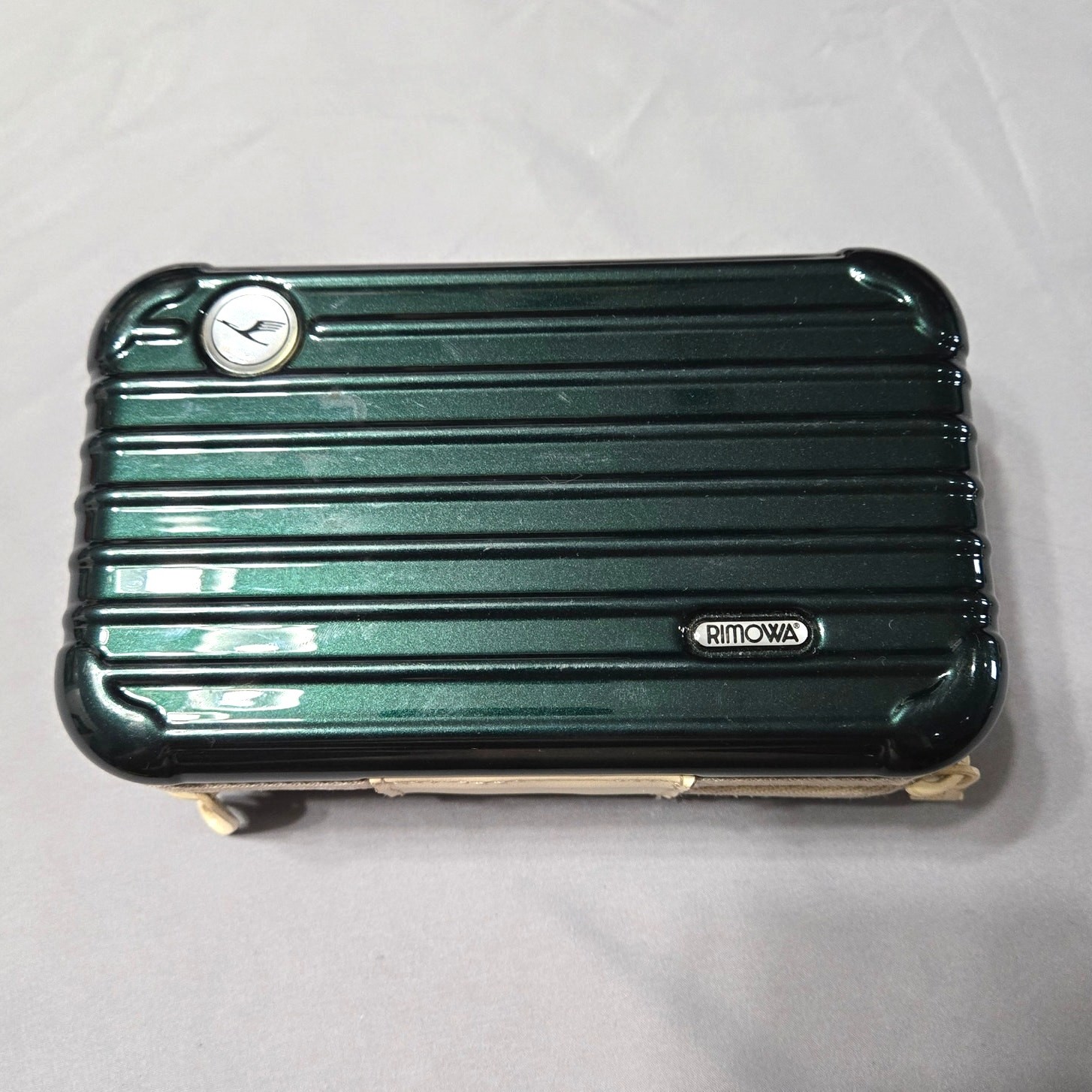 RIMOWA x Lufthansa Class Amenity Kit Mini Suitcase Case RIMOWA x Lufthansa Class Amenity Kit Mini Suitcase Case