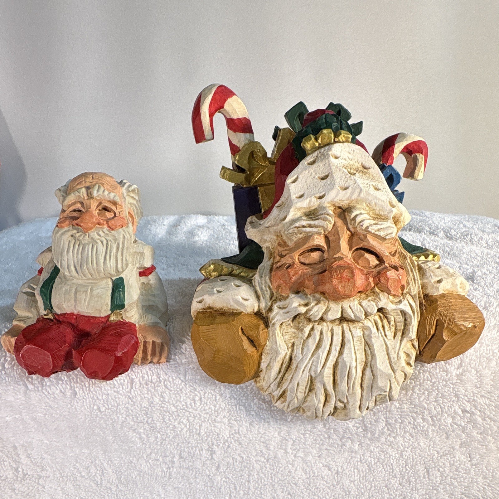 The David Frykman Collection Santa Figurines  Set of 2 D-1241 Ledge Sitters 