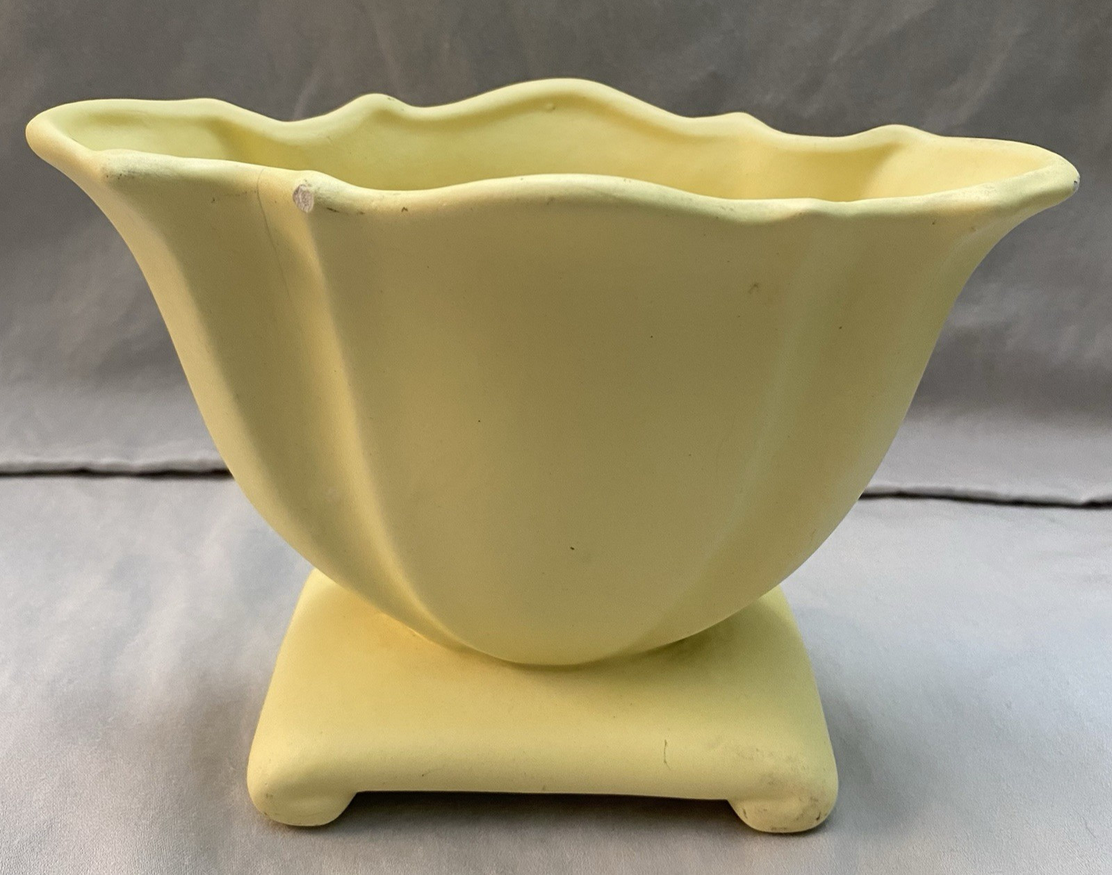 Vintage Art Deco Royal Haeger Style Ceramic Fluted Soft Yellow Floral Vase MCM
