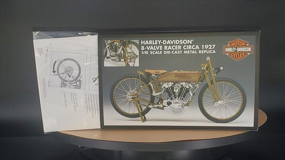 2008 Harley-Davidson 8‑Valve Racer (99325-08V) 1:10 Franklin Mint B10