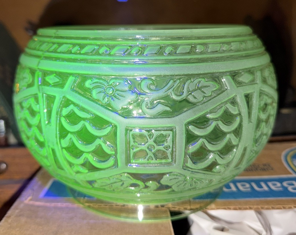 RARE Victorian Baccarat VASELINE URANIUM ART GLASS Kerosene Oil Gas Lamp Shade RARE Victorian Baccarat VASELINE URANIUM ART GLASS Kerosene Oil Gas Lamp Shade